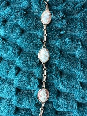 Cameo Link Bracelet in Pink and White